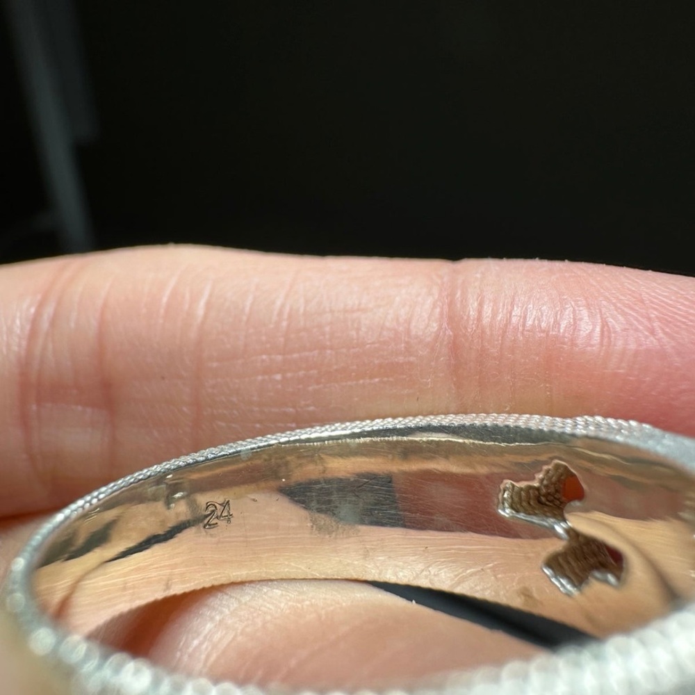 Gucci Silver Ring with Iconic Logo - Picture 7 of 7